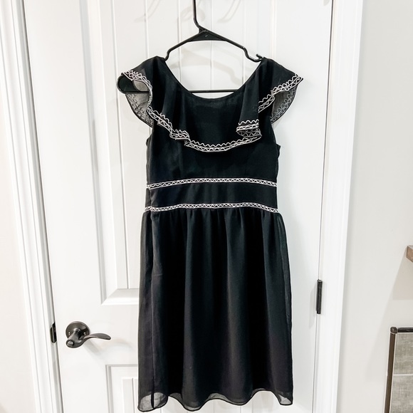 Emmelee Black Flutter Neckline Embroidered Dress Size Small - Picture 2 of 7